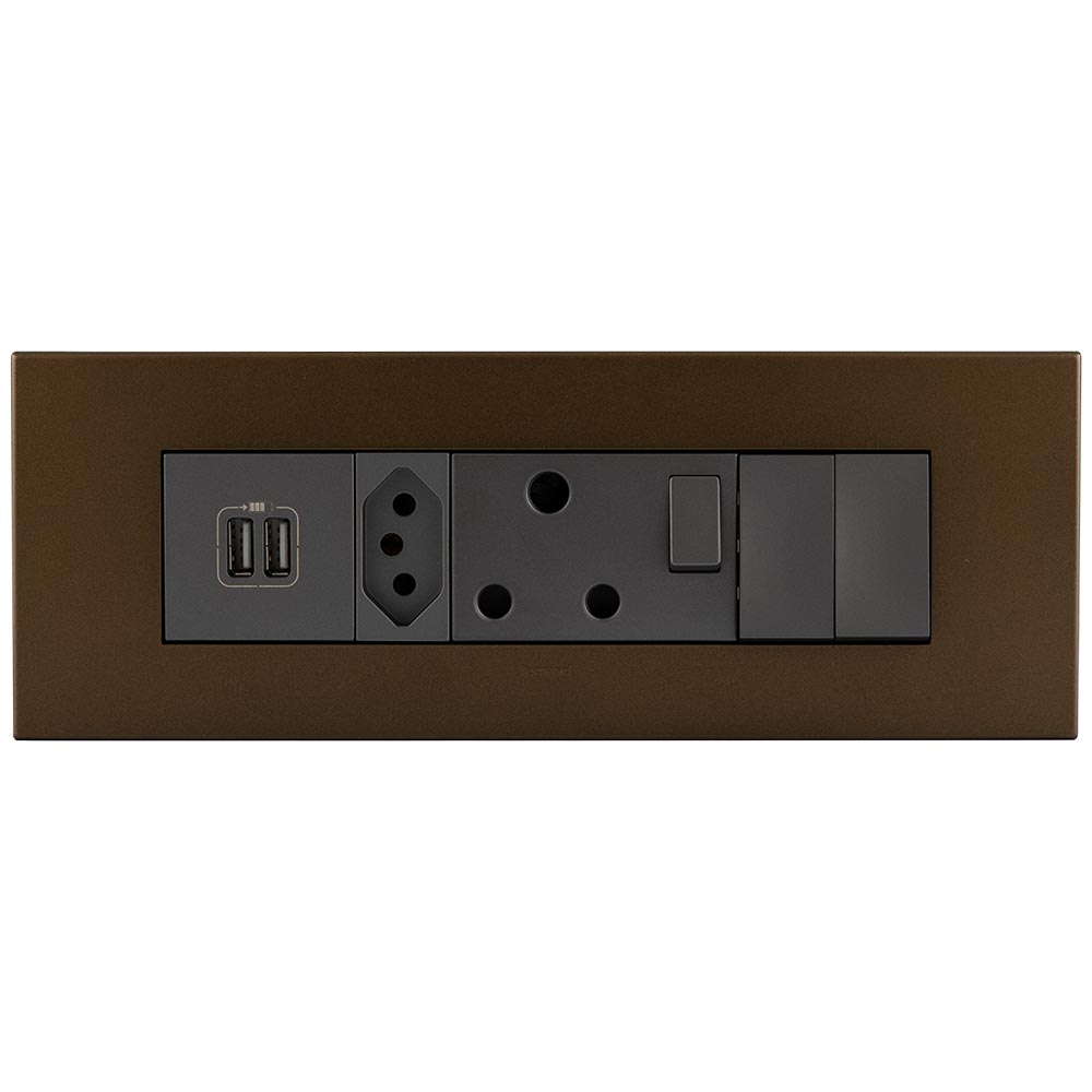 Legrand Arteor 8 Module with USB Power Cluster